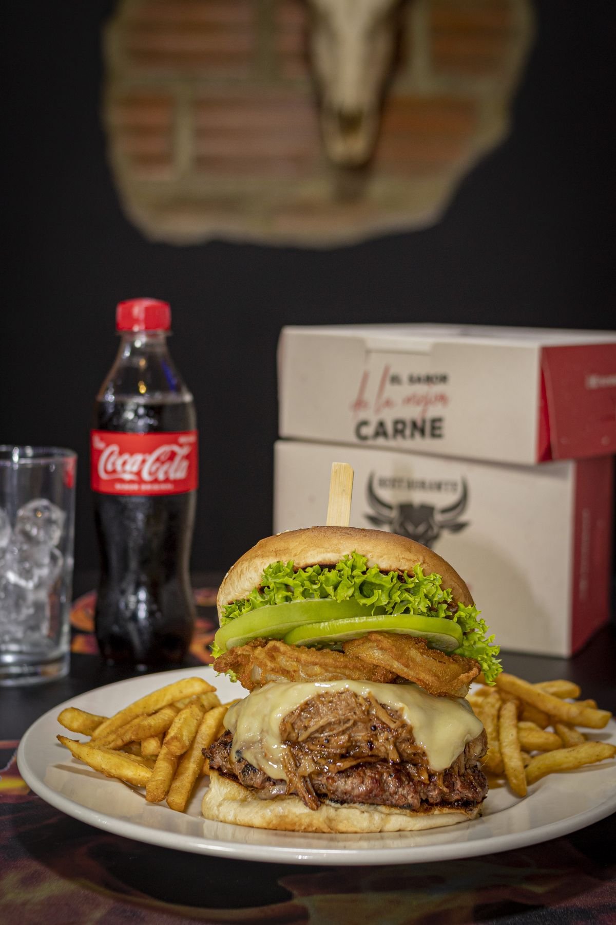 Hamburguesa con aros de cebolla